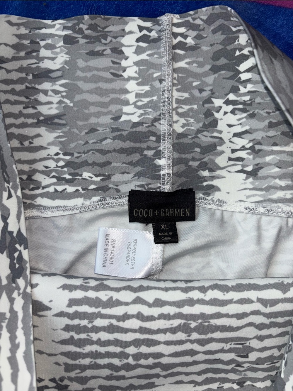 COCO + CARMEN Gray & White Patterned Blazer